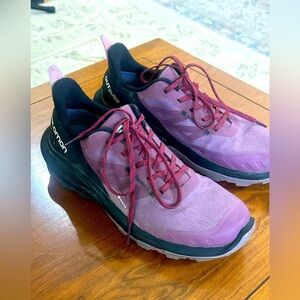 Salomon OUTpulse Women’s 8 Trail Running Hiking Shoes Plum Black Red